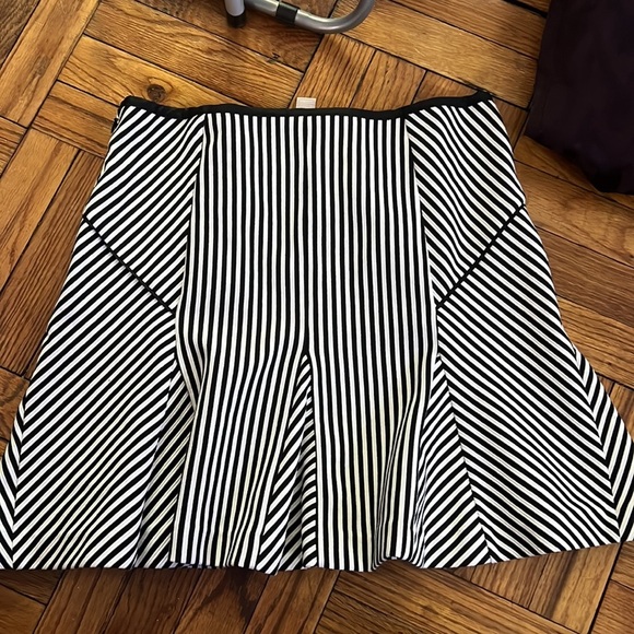 Banana republic white and black skirt size: 12 - Picture 6 of 9